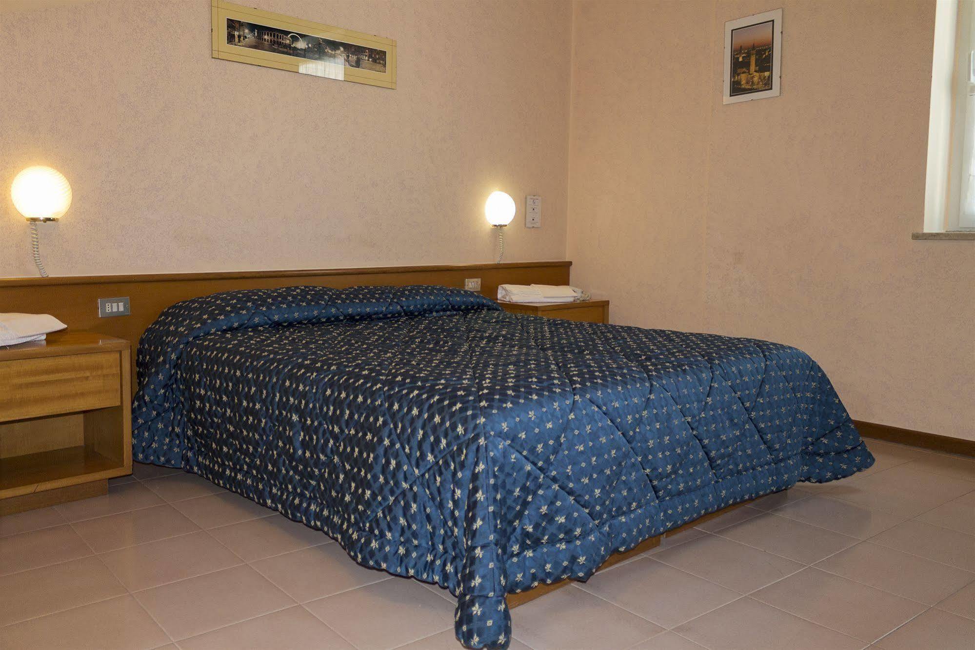 Hotel Europa Dossobuono Ngoại thất bức ảnh