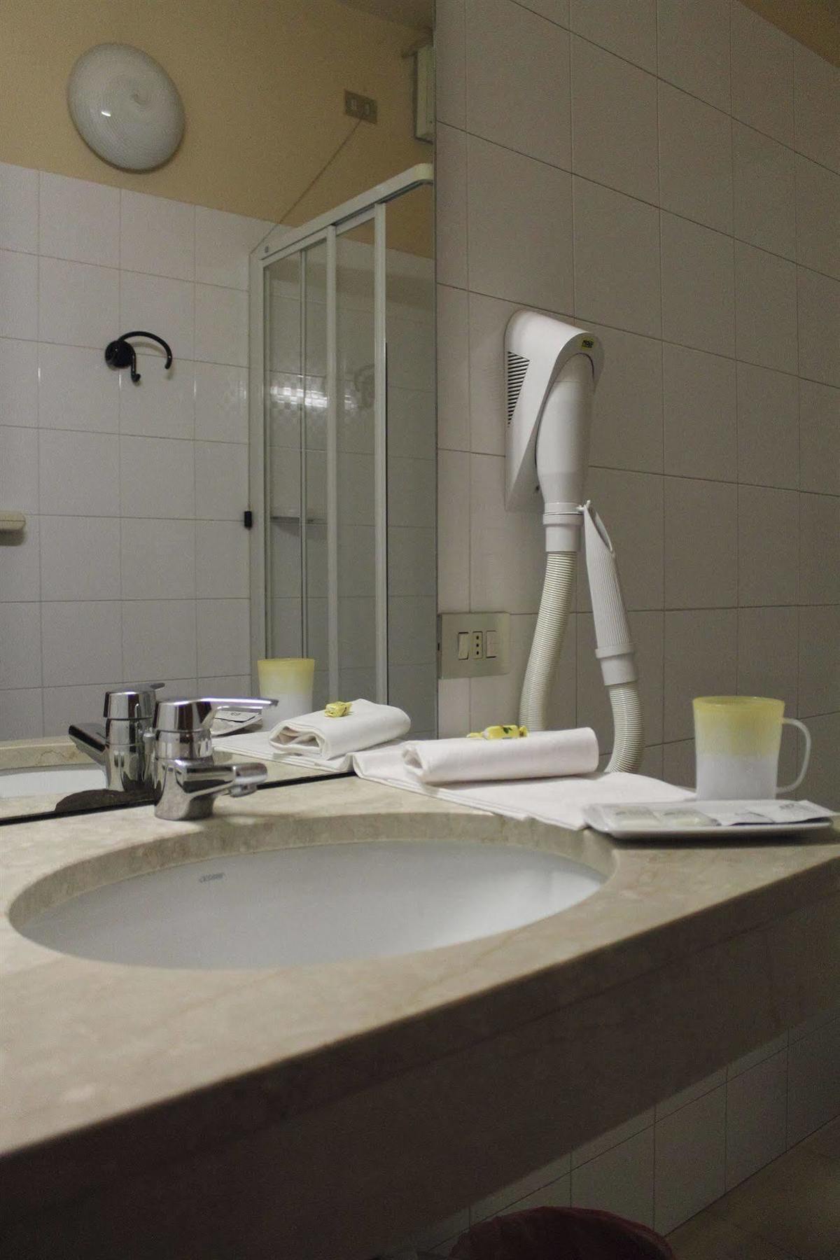 Hotel Europa Dossobuono Ngoại thất bức ảnh